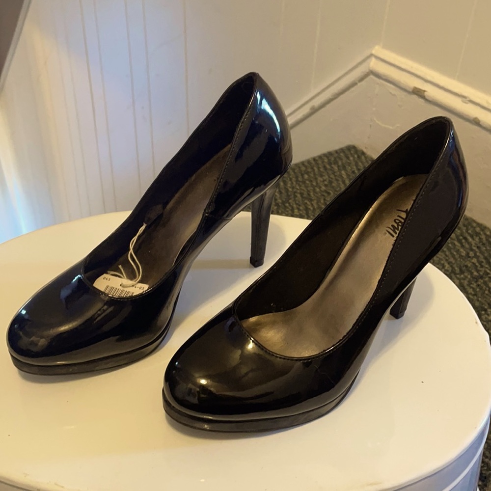 NEW Fioni solid black heels size 7